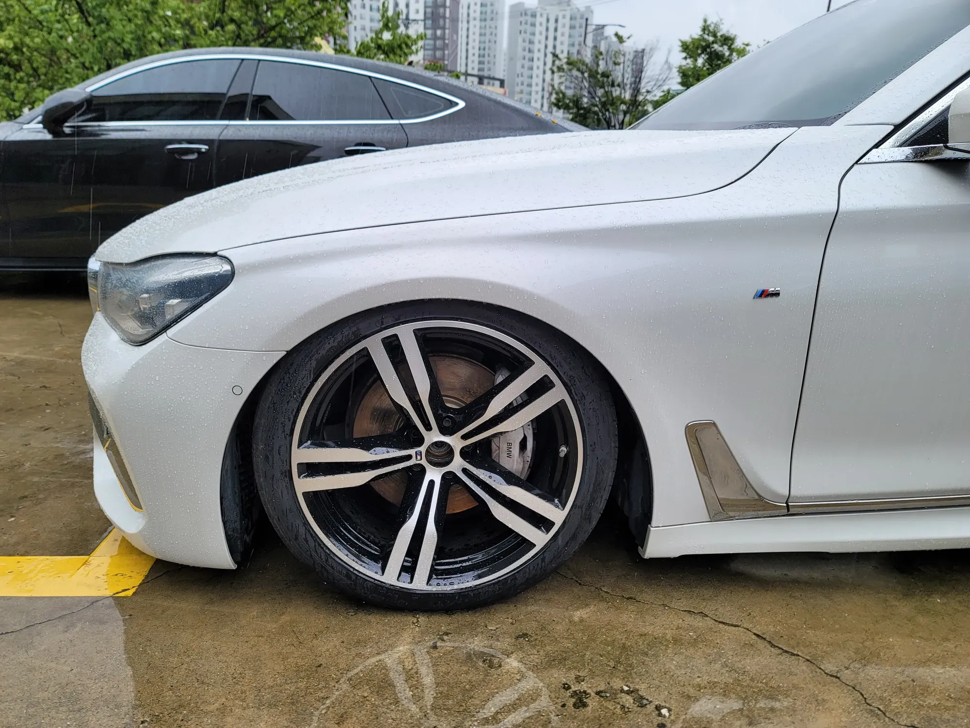 동탄 BMW 740Ld xDrive 전륜 차고 내려앉은 상태