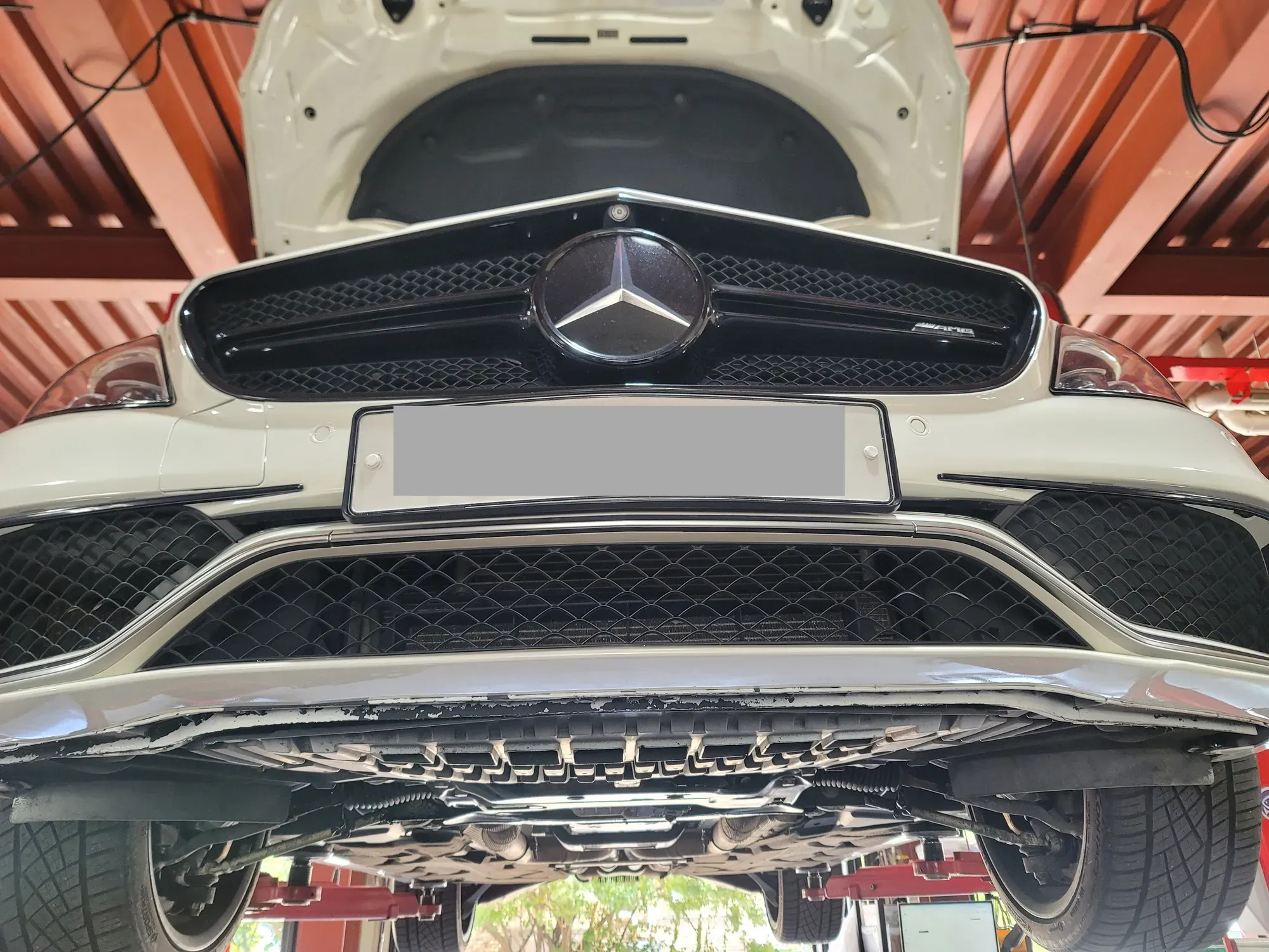 동탄 벤츠 CLS63 AMG 리프트 상승 하부 점검 준비