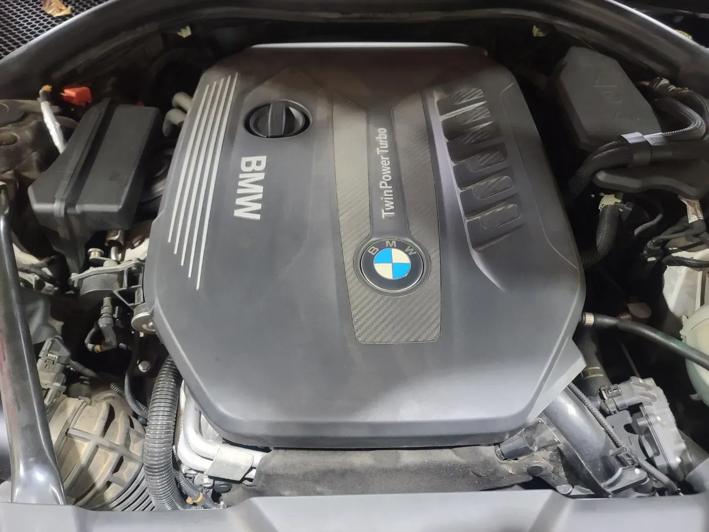 동탄 BMW 740Ld xDrive 엔진룸 상단 점검