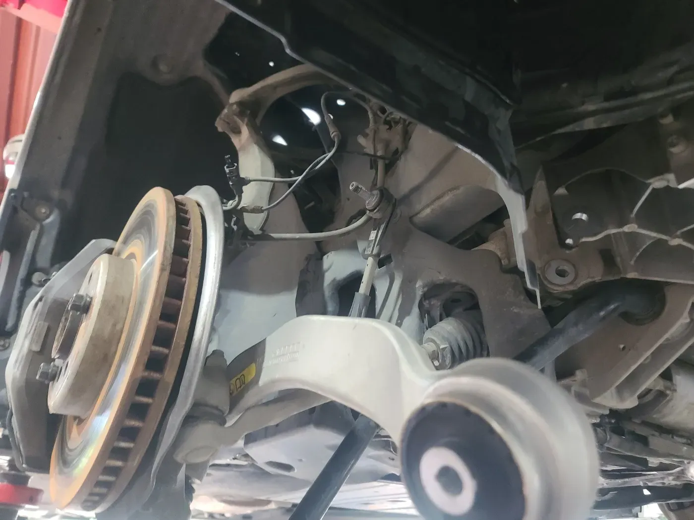 동탄 BMW 740Ld xDrive 전륜 하부 컨트롤암 조립 확인