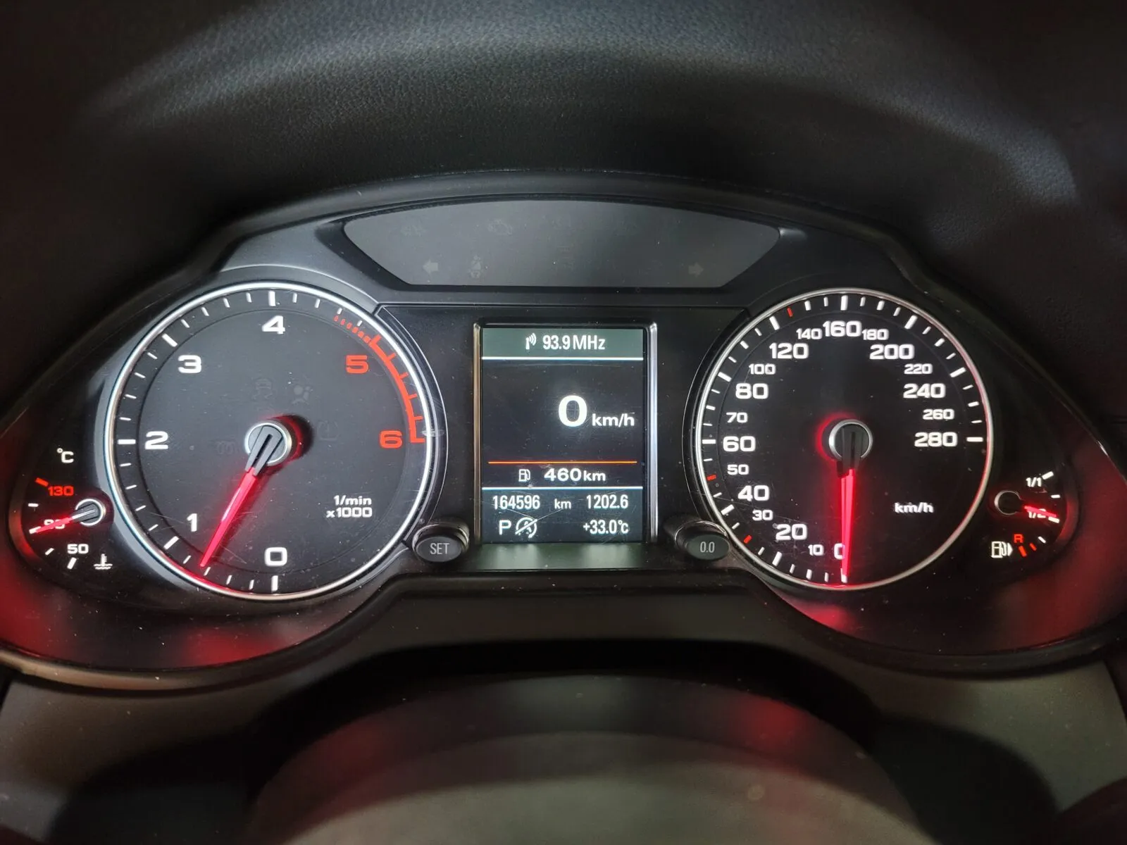 아우디 Q5 계기판 누적 주행거리 164,000km