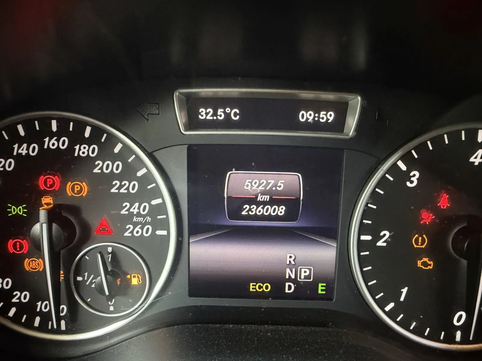 벤츠 A180 계기판 주행거리 236,000km