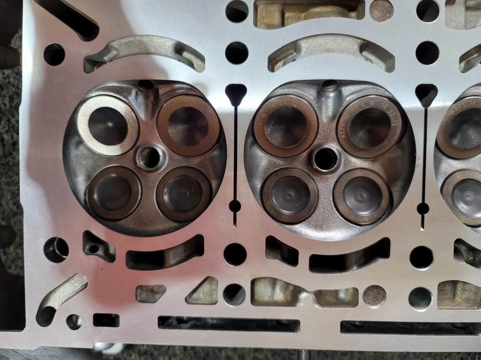 실린더헤드 조립 공정