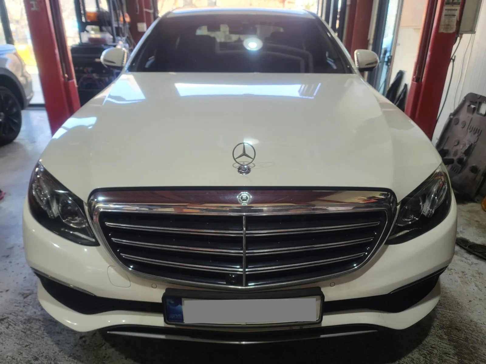 벤츠 E300 4Matic 전면