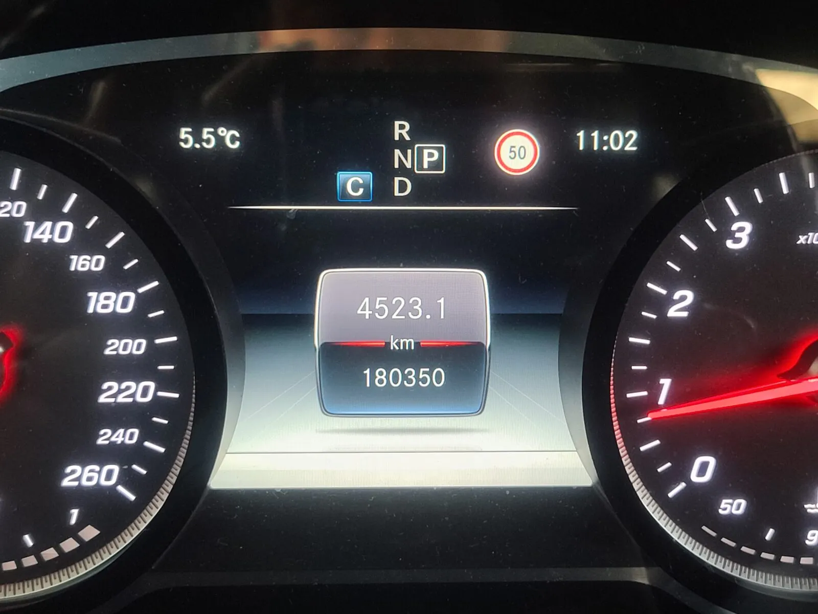벤츠 E300 계기판 주행거리 180,000km