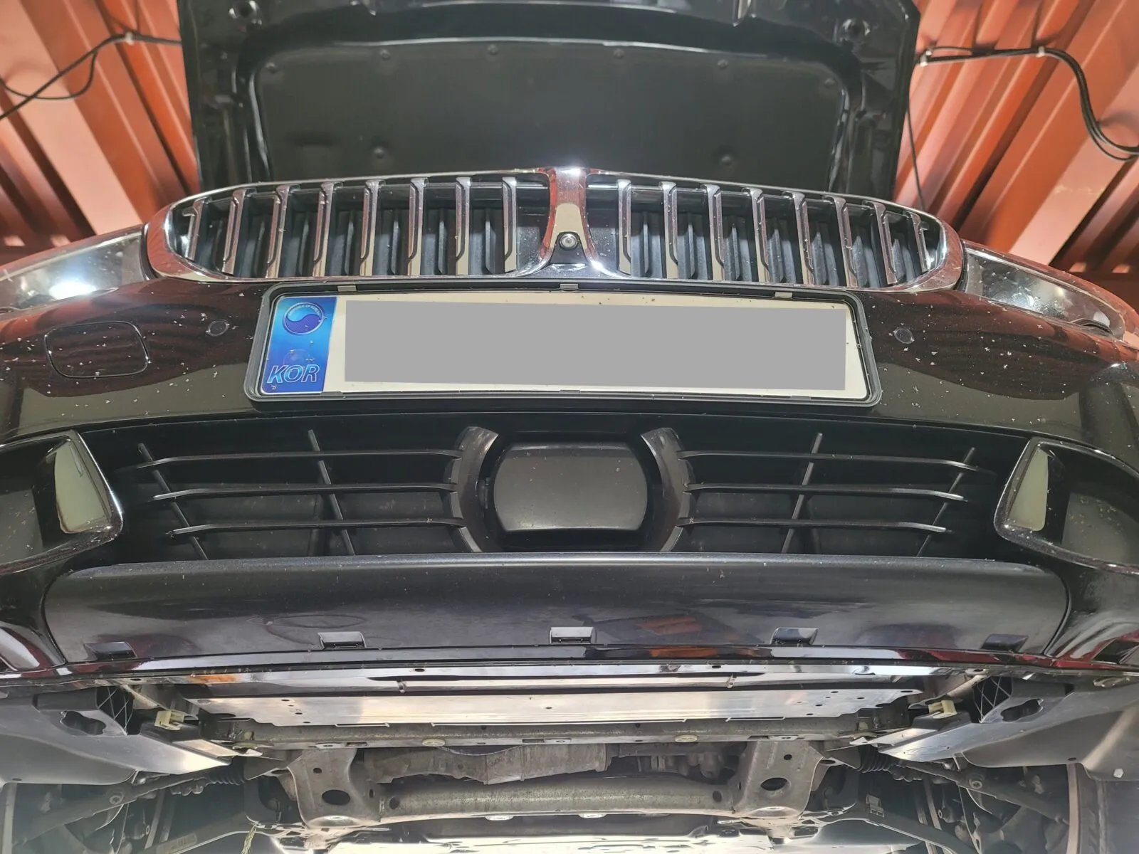BMW 320d 엔진룸 누출 흔적·구조물 상태 점검