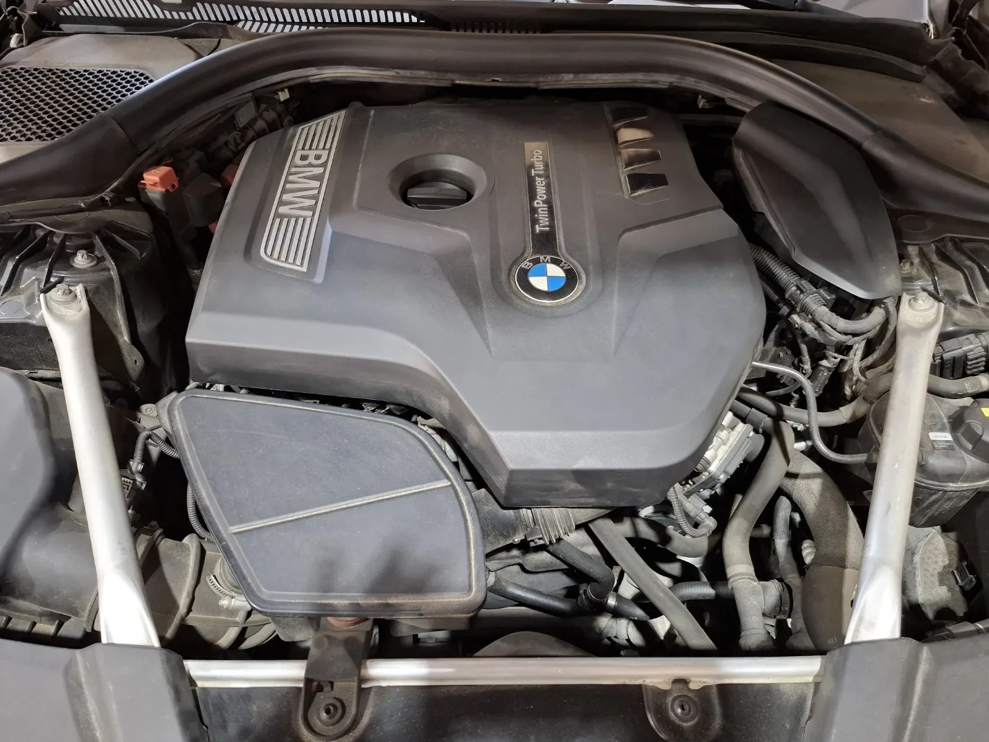 BMW 520i B46 엔진룸 점검