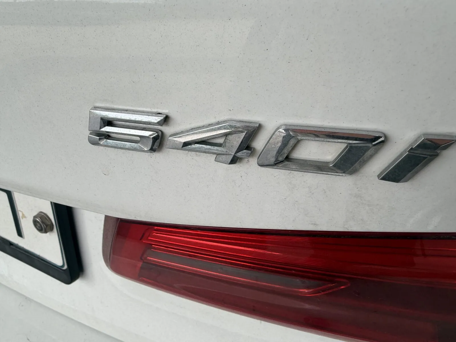 BMW 540i 트렁크 엠블럼