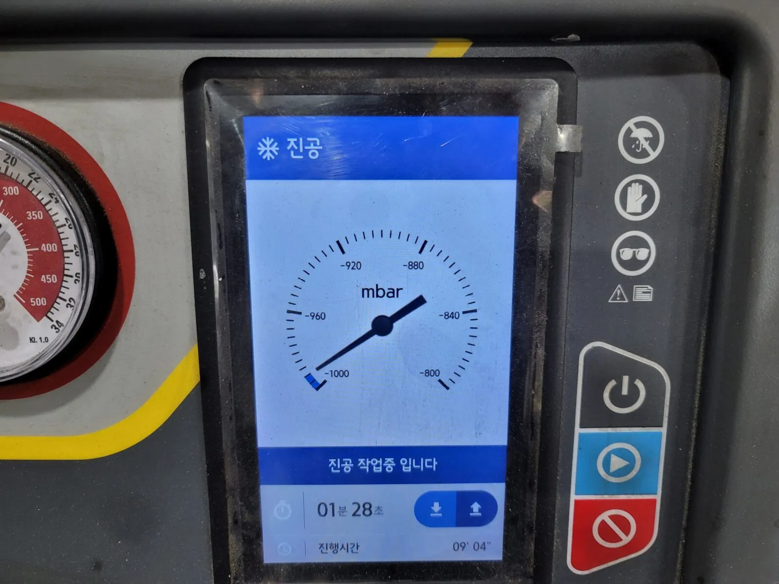 에어컨 장비 진공 상태 게이지 확인