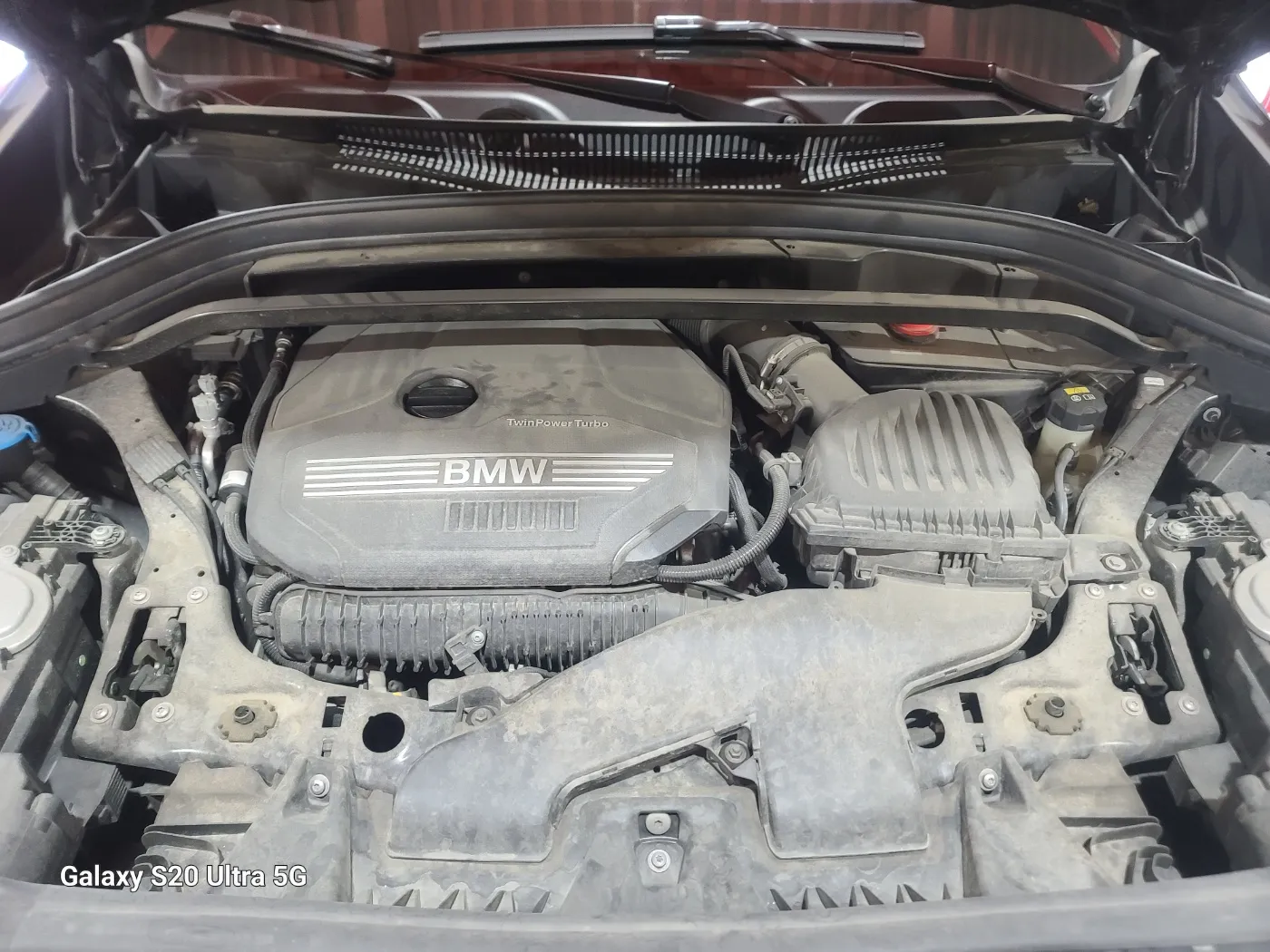 워크베이에서 사전 점검 중인 BMW X1