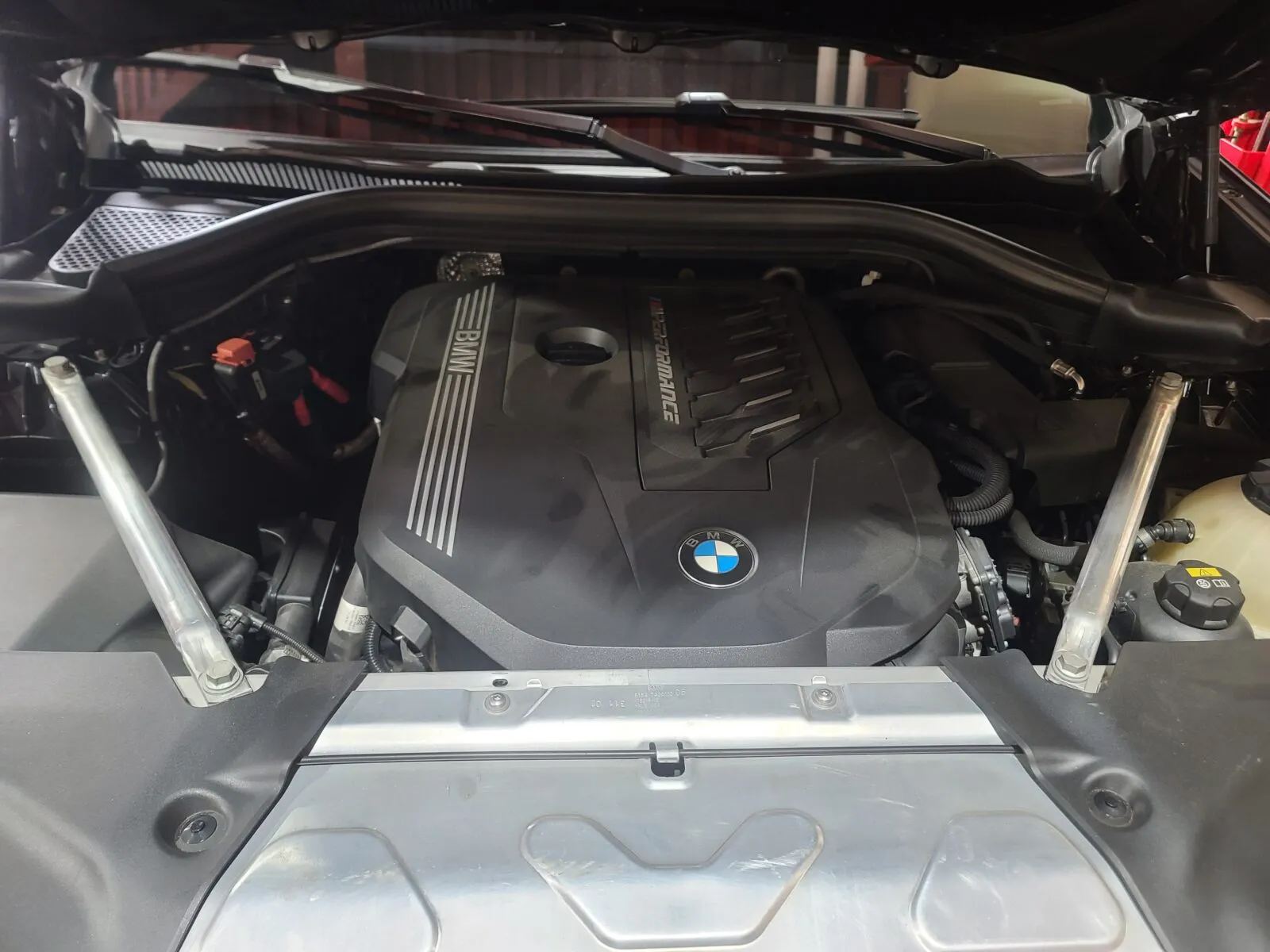 워크베이에 안착된 BMW X3 M40i