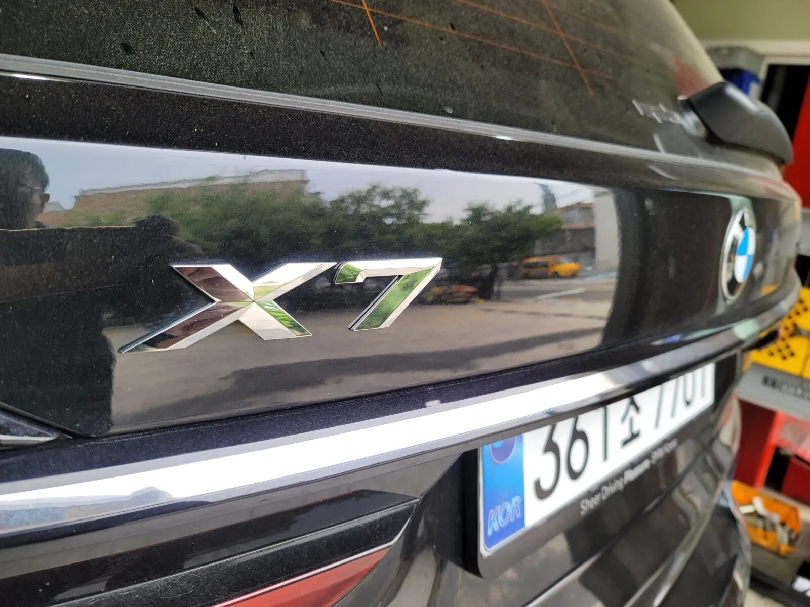 BMW X7 후면 엠블럼