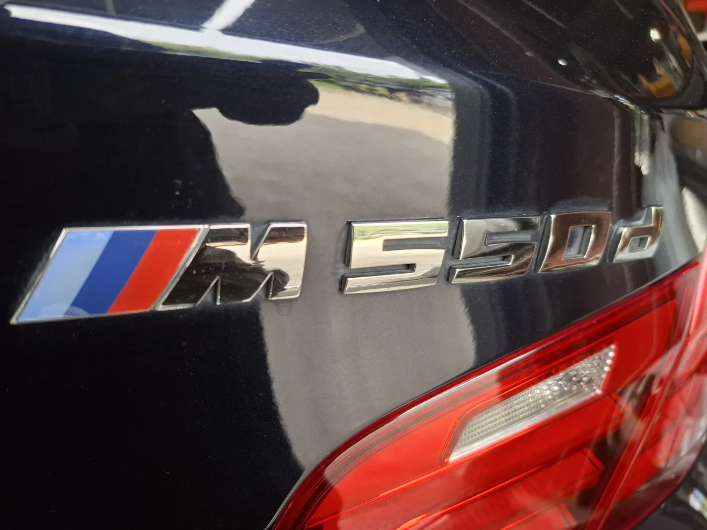 정비를 마치고 출고 대기 중인 BMW M550d