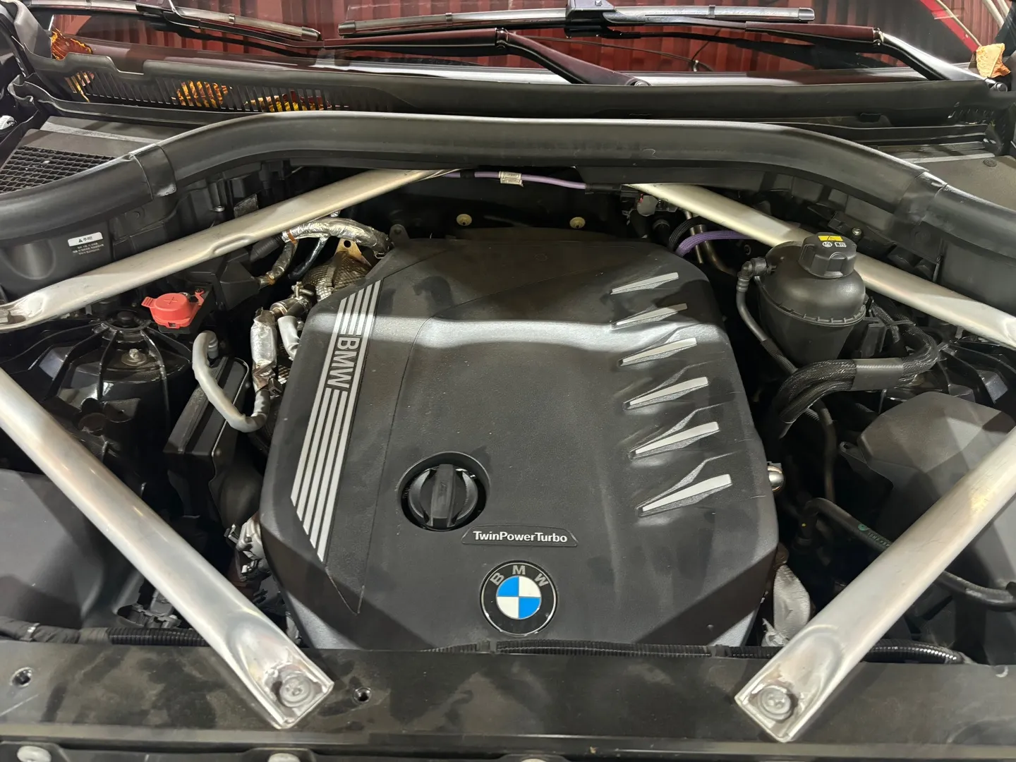 워크베이에 안착한 BMW X6