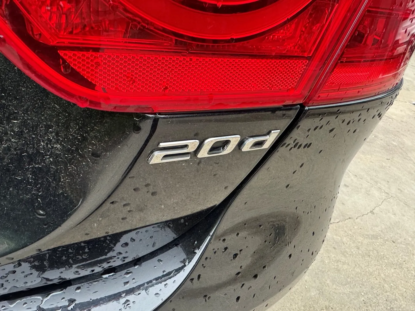 재규어 XE 2.0D 측면