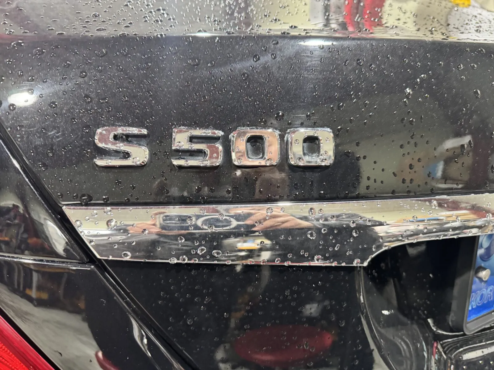 벤츠 S500 트렁크 리드 부위