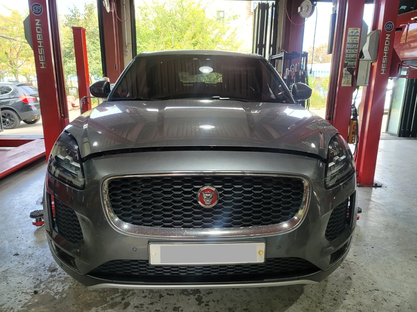 동탄 수입차 정비소에 견인 입고된 재규어 E-PACE P250
