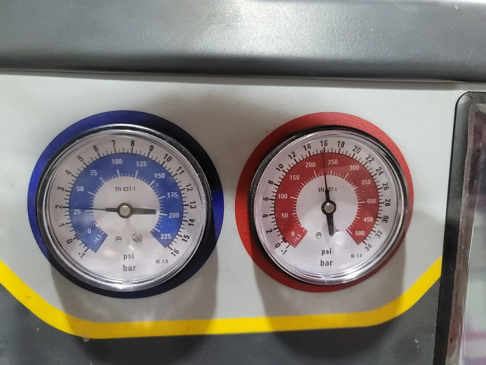 냉매압력센서(G395) 교환 체결 작업