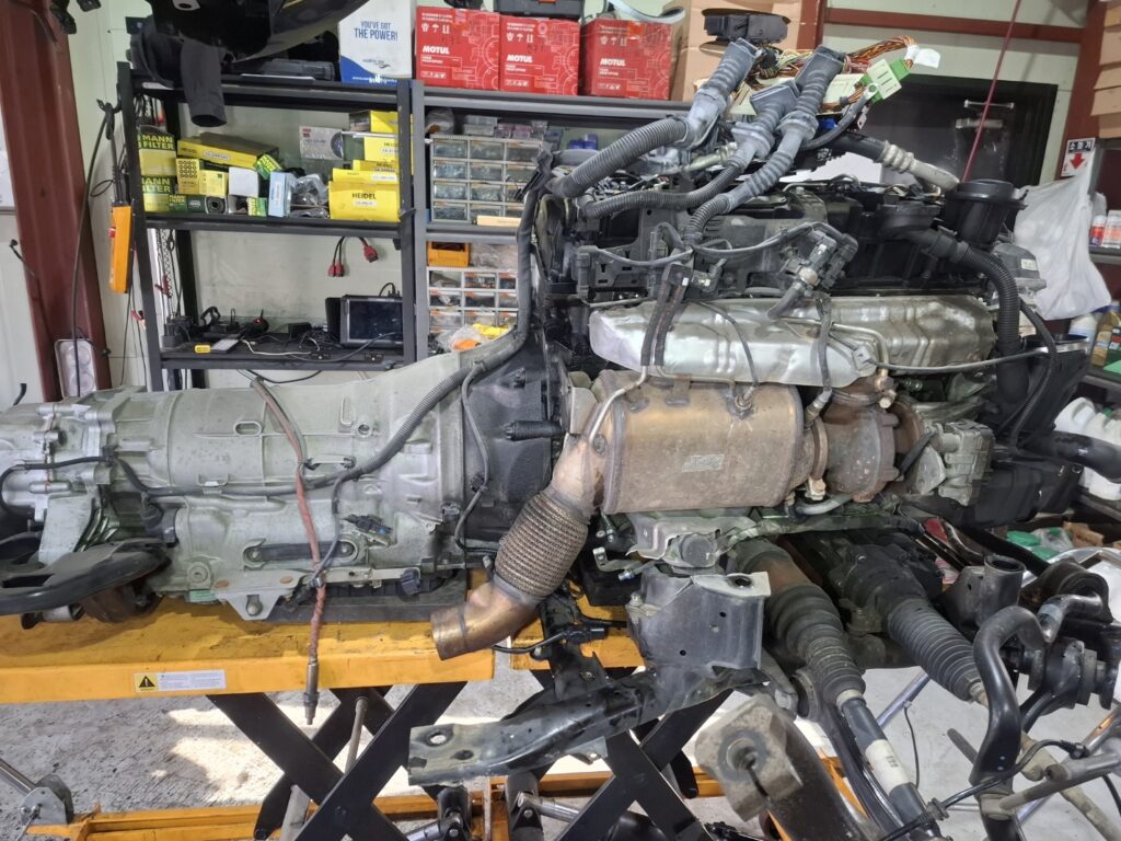 BMW X5 N57 타이밍체인 소음과 캠캐리어 누유 정밀 진단 및 교환 정비 22 BMW X5 30D N57 14