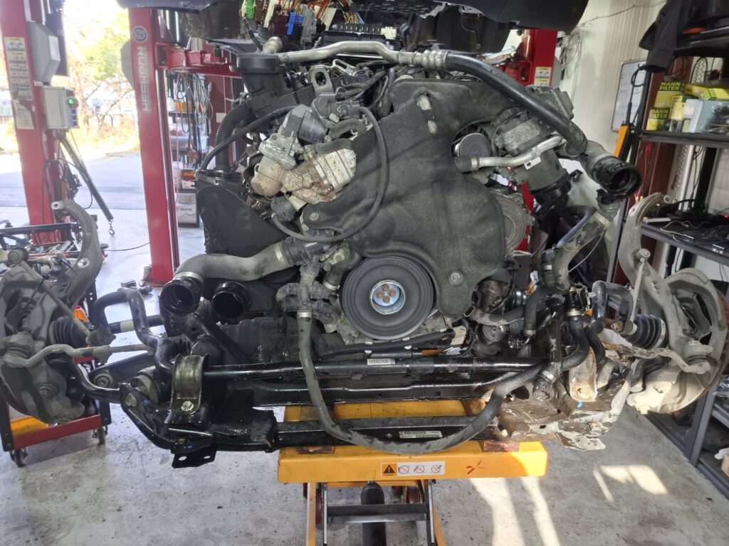 BMW X5 N57 타이밍체인 소음과 캠캐리어 누유 정밀 진단 및 교환 정비 21 BMW X5 30D N57 15