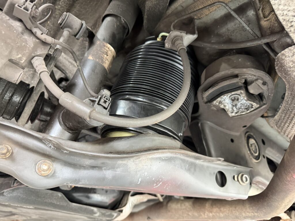 벤츠 E400 4matic 서스펜션 기능이상 및 하체 소음 정밀 수리 공정 26 m.benz e400 7