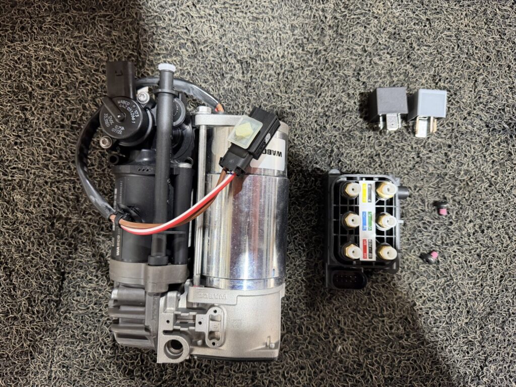 벤츠 E400 4matic 서스펜션 기능이상 및 하체 소음 정밀 수리 공정 24 m.benz e400 8