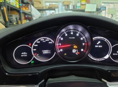 2020년식 포르쉐 파나메라 엔진 경고등 해결을 위한 ECM 업데이트와 BG 장비 냉각수 교환 6 porsche panamera 2