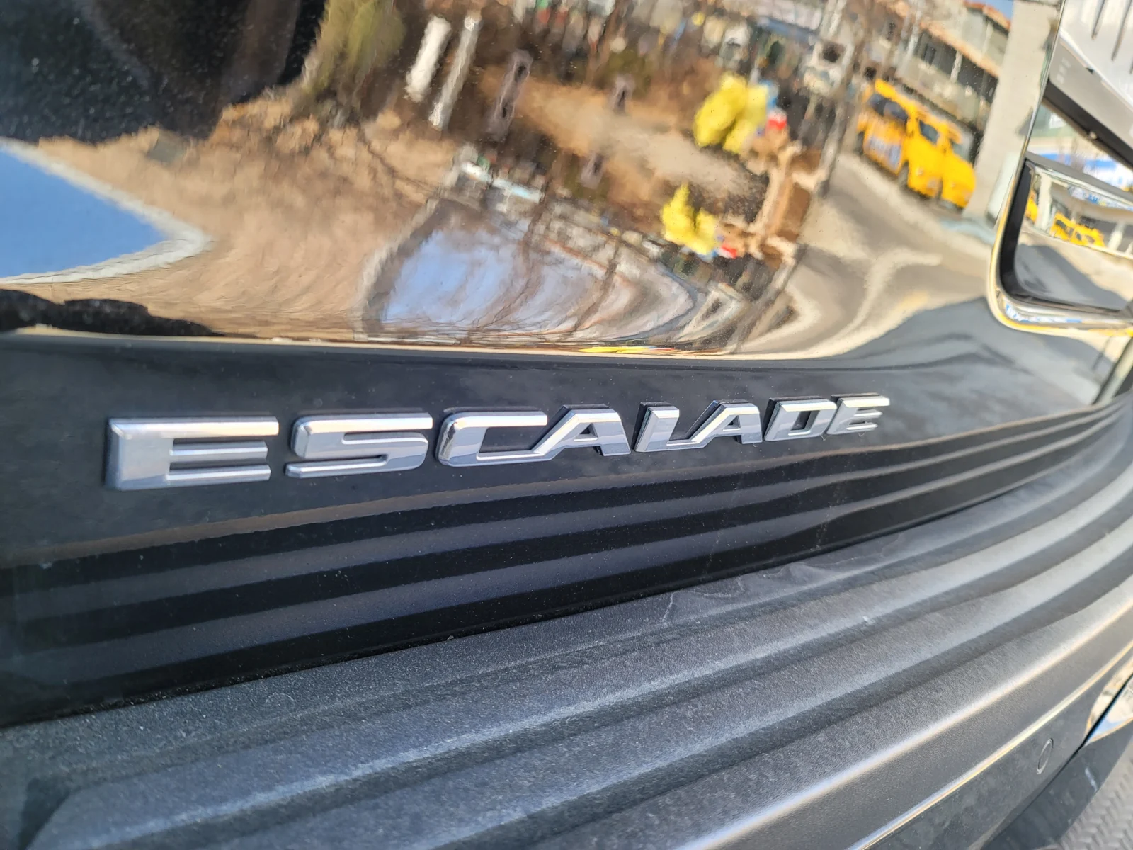 에스컬레이드 측후면 외관